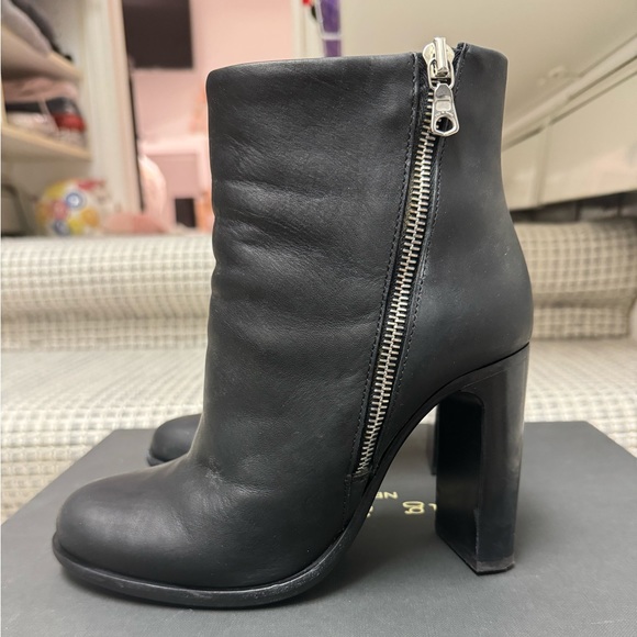 Rag & Bone Avery Leather Ankle Boot
Size 5, great condition - Picture 2 of 8
